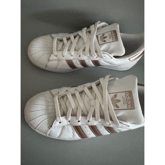 Adidas Superstar White Metallic Women’s Size 11 CG5463 EUC Lace Up Sneaker - Picture 3 of 8